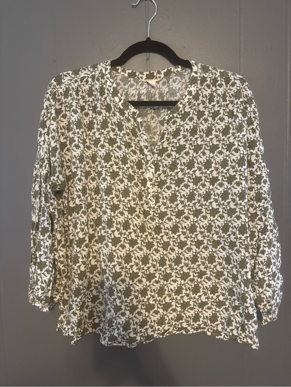 Calson Women's Olive Green Floral Button-Front Blouse - Picture 1 of 1